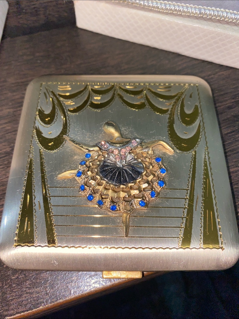 vintage Dorset Fifth Avenue makeup powder compact featuring a 1940s-1950s 3D fig